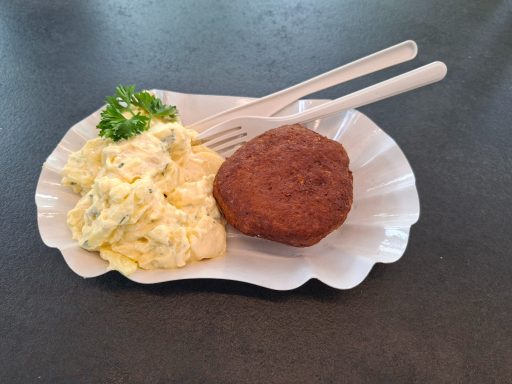 Frikadelle mit Kartoffelsalat